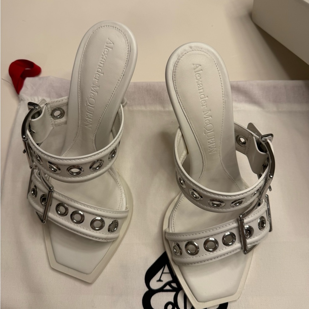 💯 Authentic Alexander McQueen ivory / white sandals MSRP $1,390